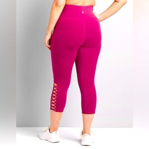 Livi Lane Bryant High Rise Signature Stretch Capri Legging Hem size 22/24